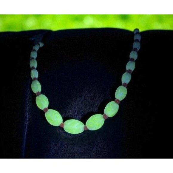 Vintage Uranium Vaseline Art Glass Necklace Estate Red Spacer Beads 20" GLOWS - Picture 1 of 10